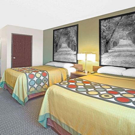 Super 8 By Wyndham Windsor/Madison North Hotel Exterior foto