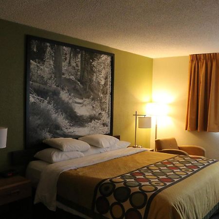 Super 8 By Wyndham Windsor/Madison North Hotel Cameră foto