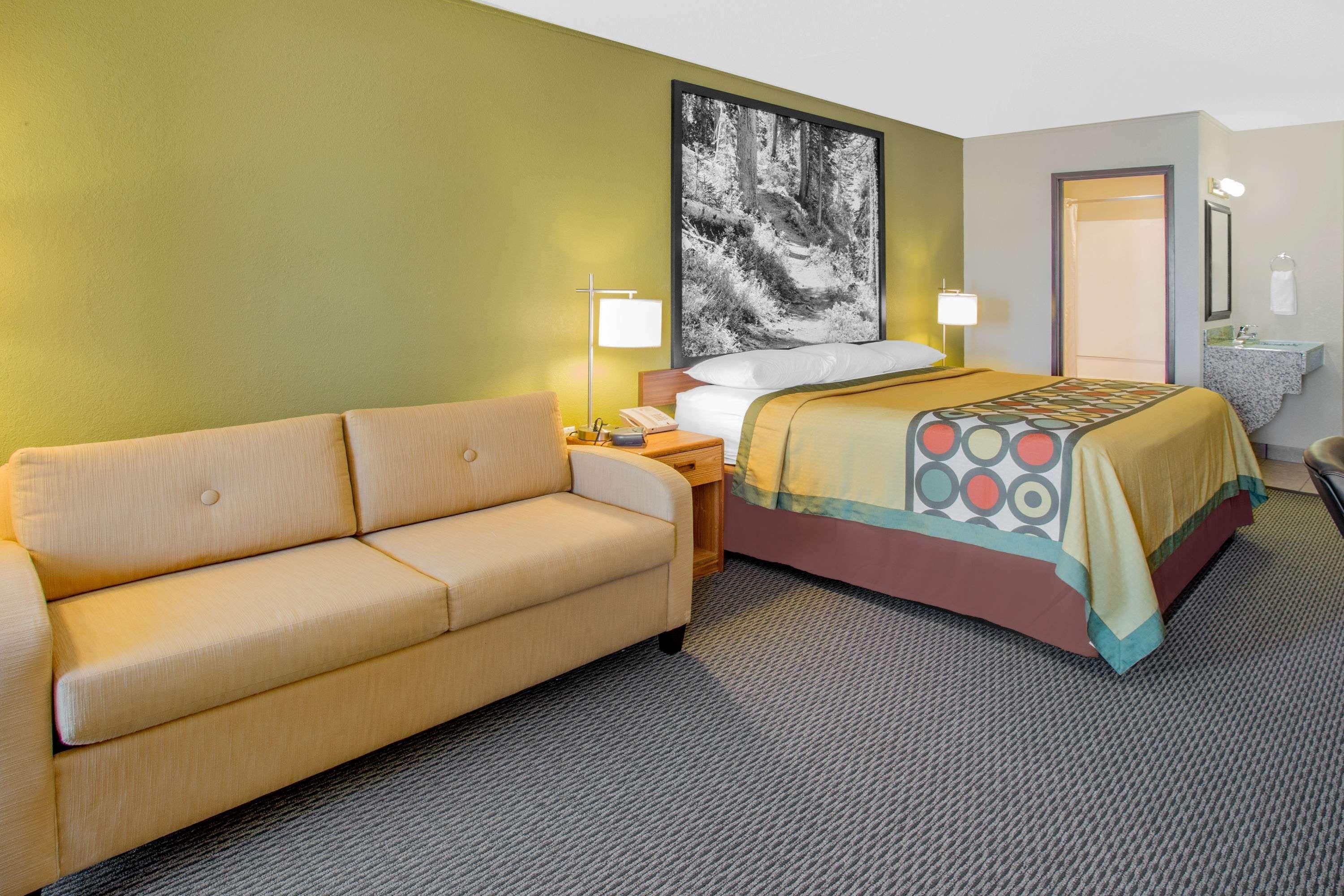 Super 8 By Wyndham Windsor/Madison North Hotel Exterior foto